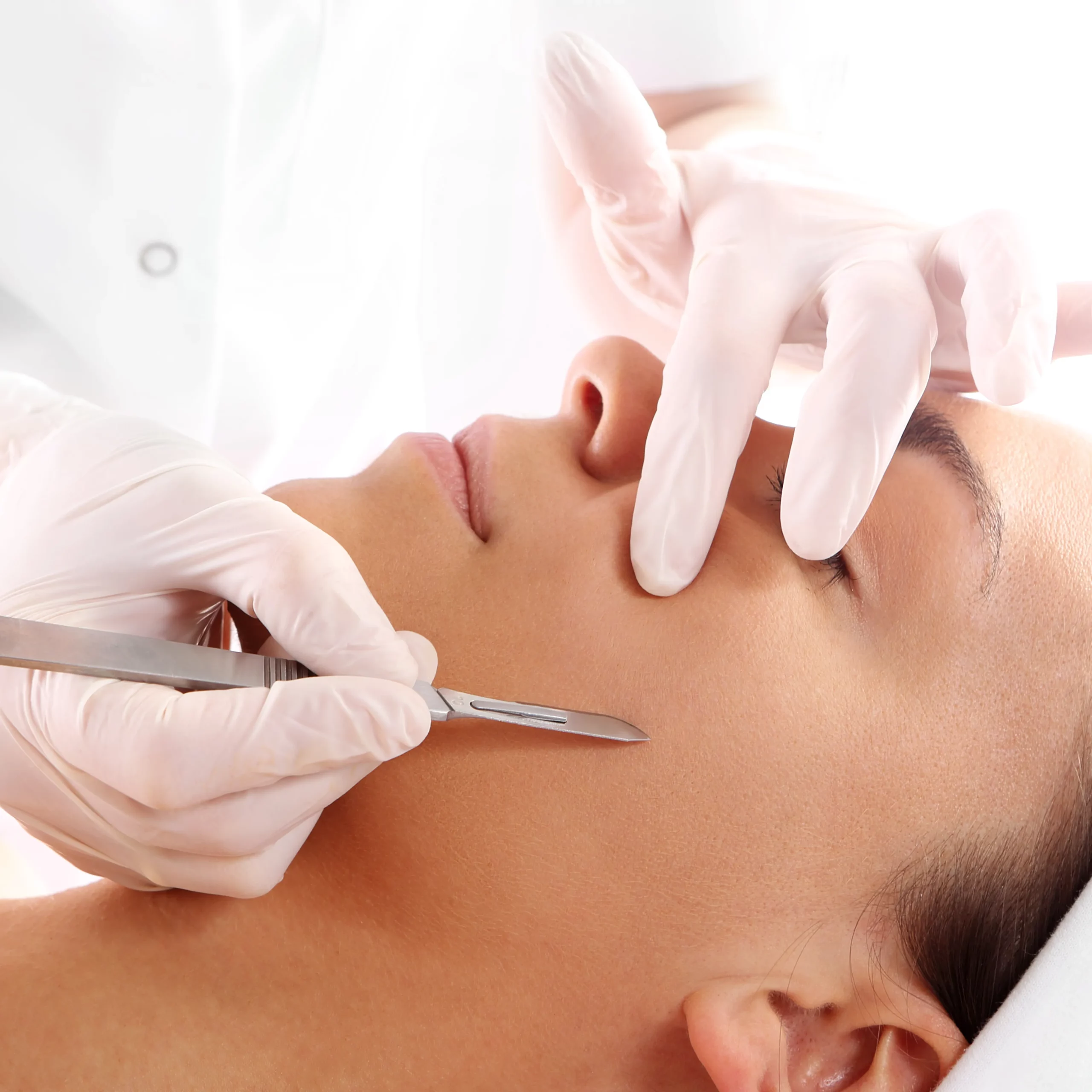 🌿 DERMAPLANING – Giải pháp cho làn da căng bóng, mịn màng tức thì!
